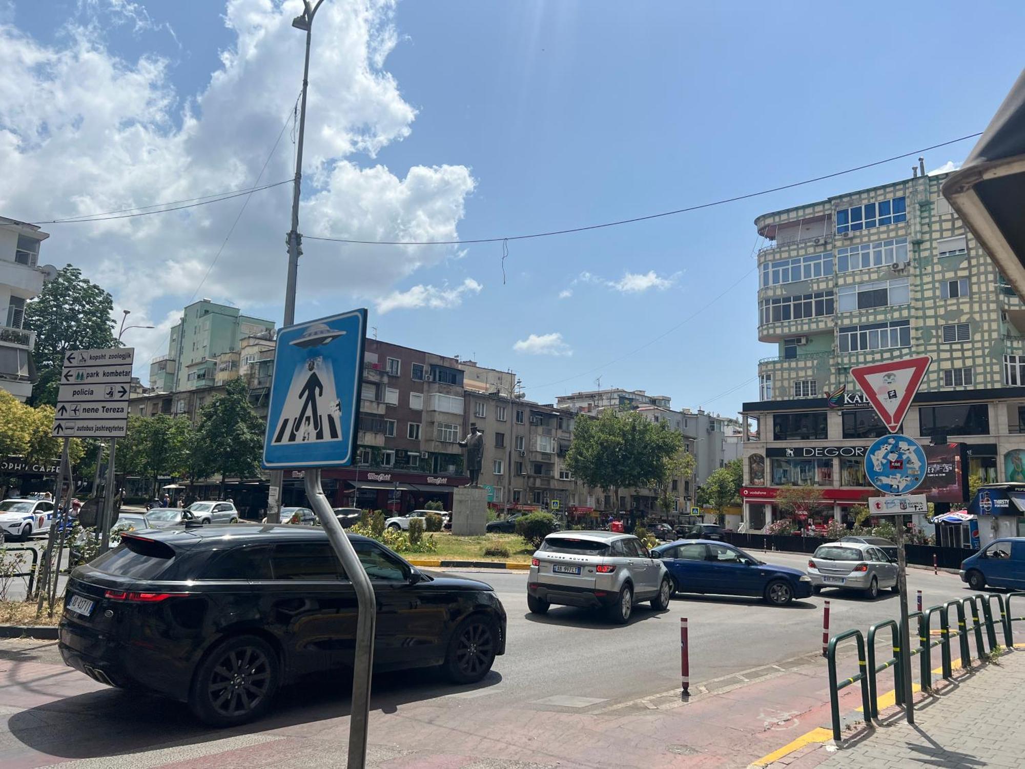 Blloku Tirana Studio Exteriör bild